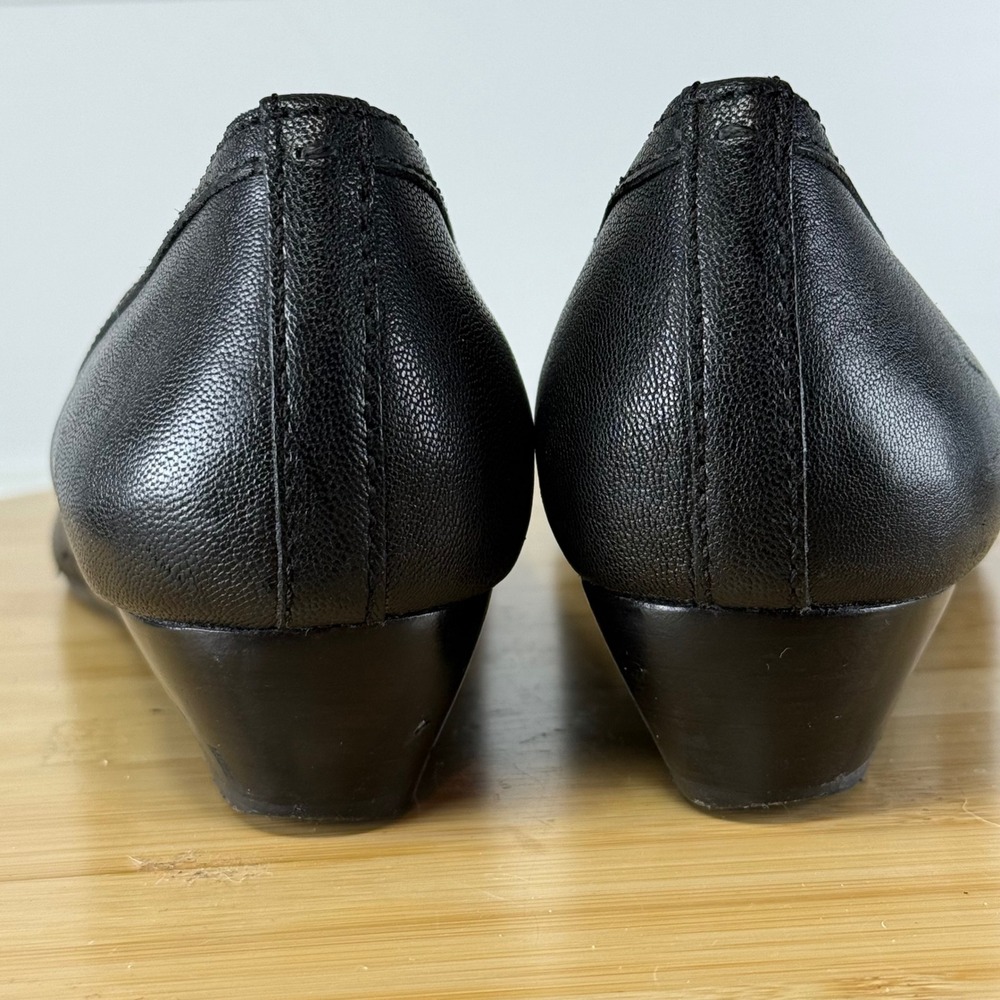 Tory Burch Sally Wedge Pump Women 8.5 Black Peep Toe Gold Logo Medallion - Picture 4 of 9